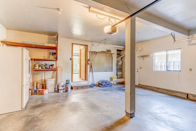 Building Photo - 3-bedroom 2.5-bathroom Home