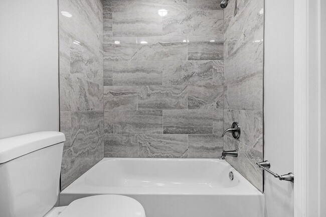 Building Photo - 4923 Lasalle Ave