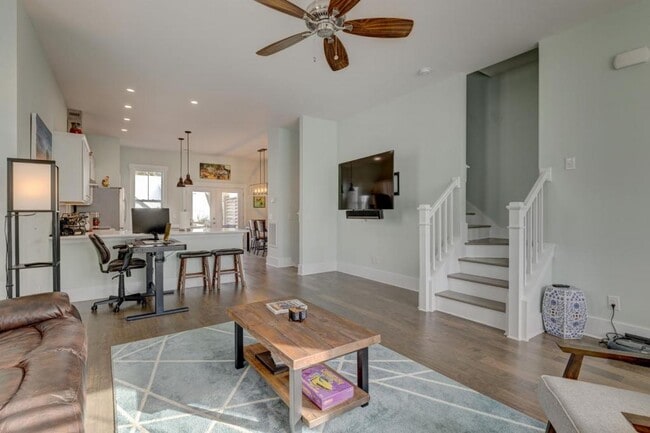 Building Photo - 1817 Bungalow Row