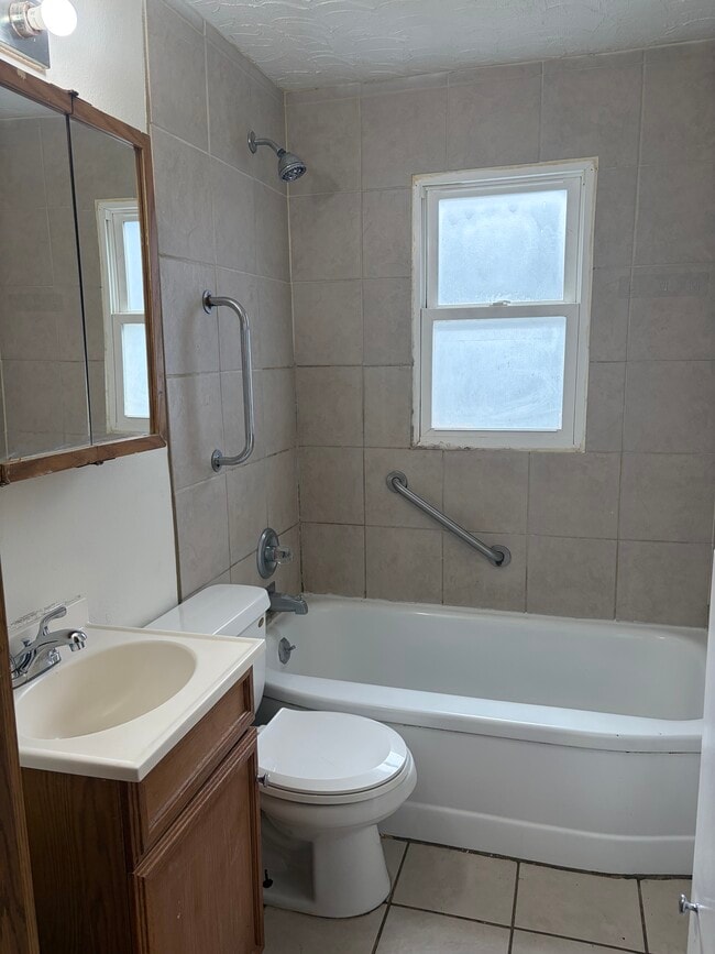 Building Photo - 224 36th Ave N