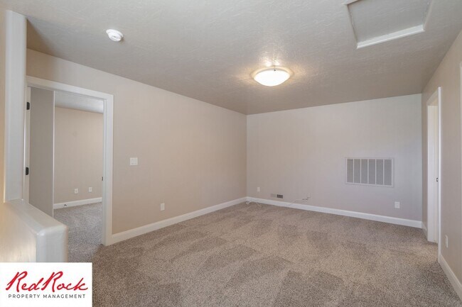 Building Photo - Dog Friendly, Pleasant 4 Bedroom, 2.5 Bathroom Townhome