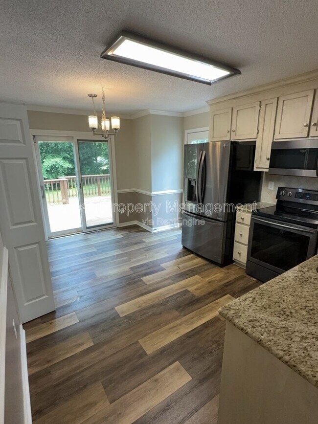 Building Photo - 11548 New Forest Trail