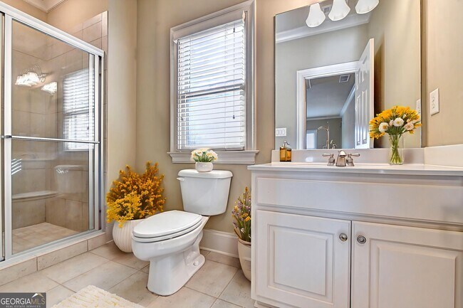 Building Photo - 8920 Doral Dr