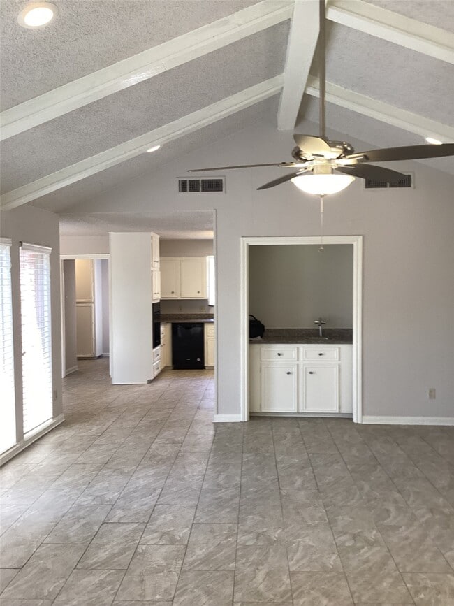 Building Photo - 7818 Vickijohn Dr