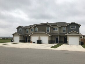 Building Photo - Town home for rent