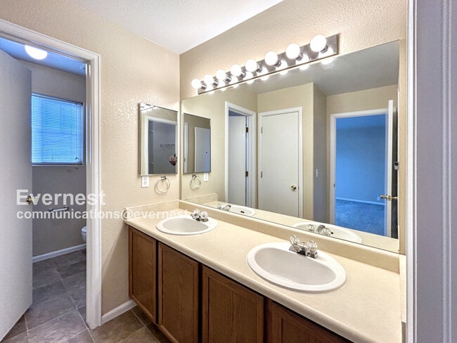 Building Photo - 5906 Ensemble Heights