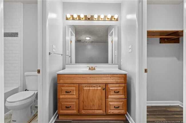 Building Photo - 920 Inglewood Ln