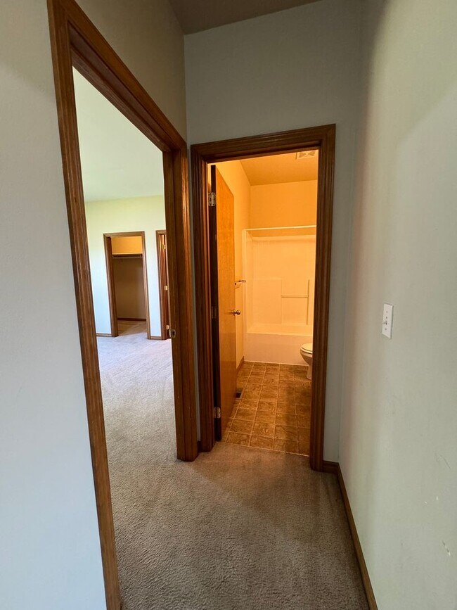 Building Photo - 4 Bedroom, 2 Bath House! Available to Rese...