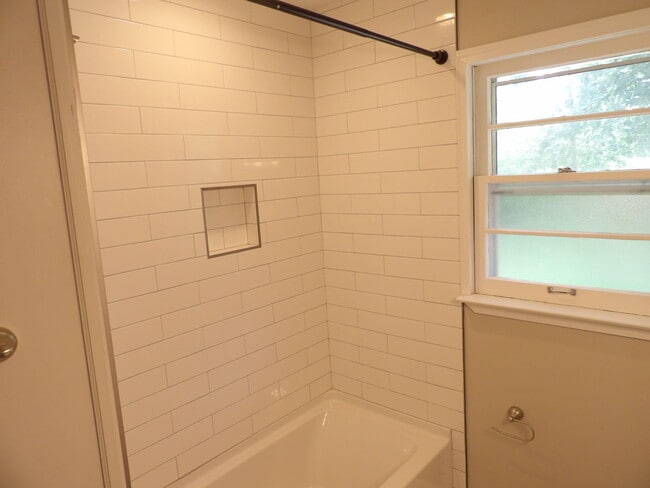 Building Photo - 286 Zandale Dr