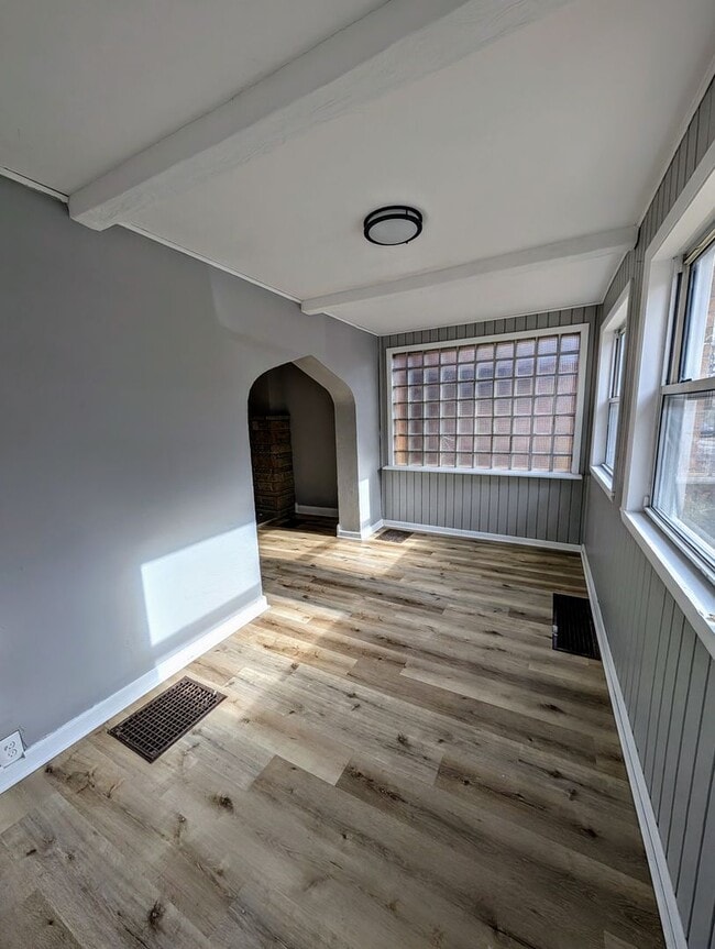 Building Photo - Freshly Remodeled 3 Bedroom House