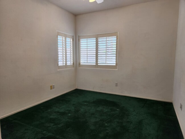 Building Photo - SINGLE STORY TOWN HOME AVAILABLE