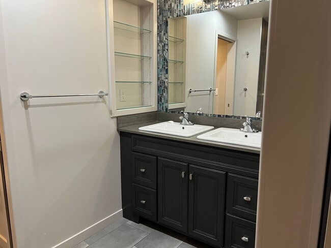 Building Photo - Newly Remodeled Property in Southeast Springfield