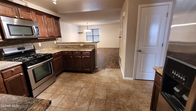 Building Photo - 14247 Hacienda Rock Dr