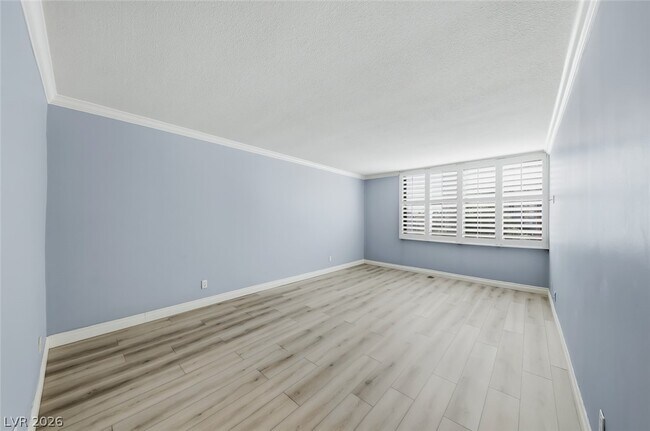 Building Photo - 205 E Harmon Ave