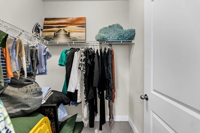 Building Photo - Beautiful 4BR/2.5BA Home in Highly Desirable Park West