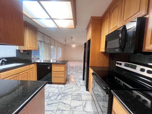 Building Photo - $500 OFF FIRST MONTH'S RENT!!!  BEAUTIFUL TWO LEVEL 3BD/3BA HOME AVAILABLE IN NEWARK, CA !!!!!!