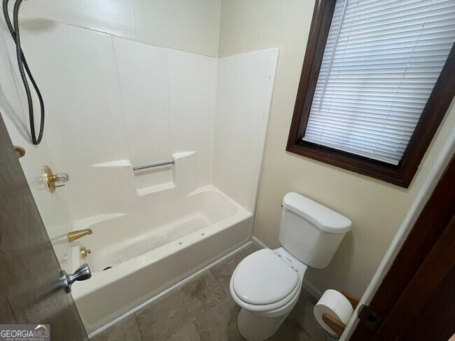 Building Photo - 916 Curry Cir SE