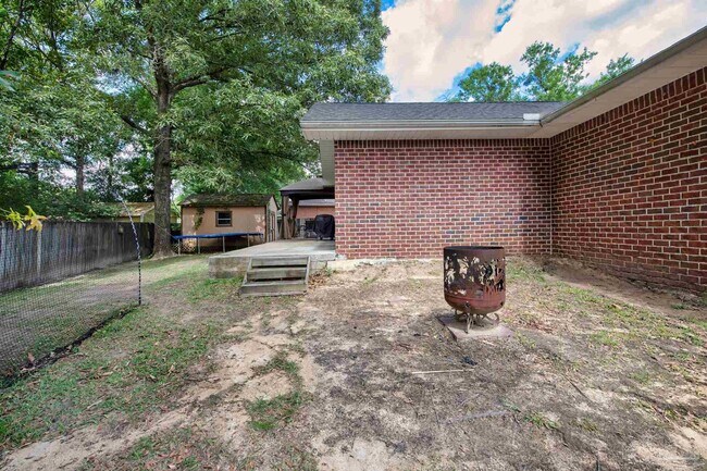 Building Photo - 1915 Waxwing Dr