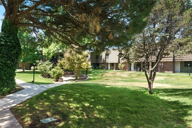 Building Photo - 506 W Orchard Ln