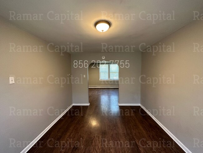 Building Photo - 3 Bedroom / 1 bath Row-house available NOW!!!