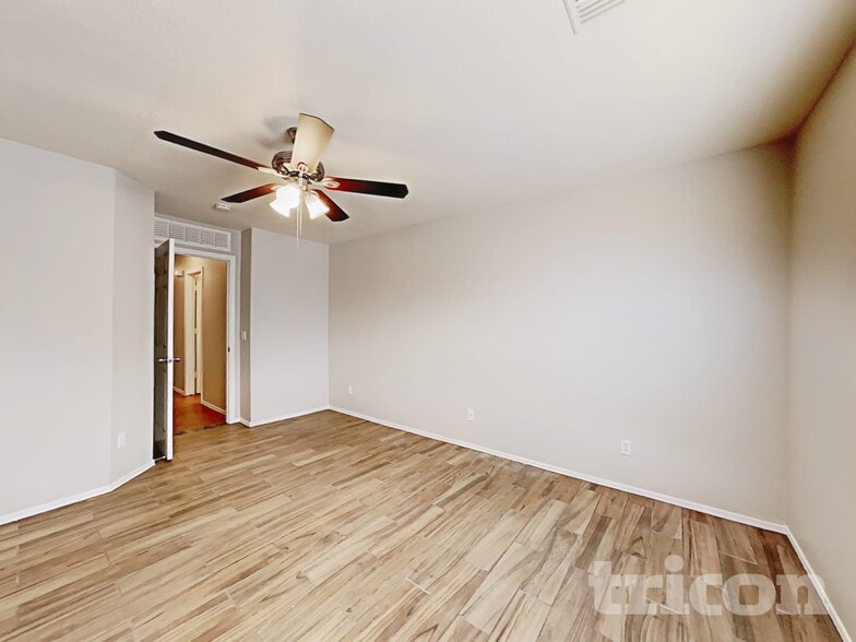 Building Photo - 873 E Geona St