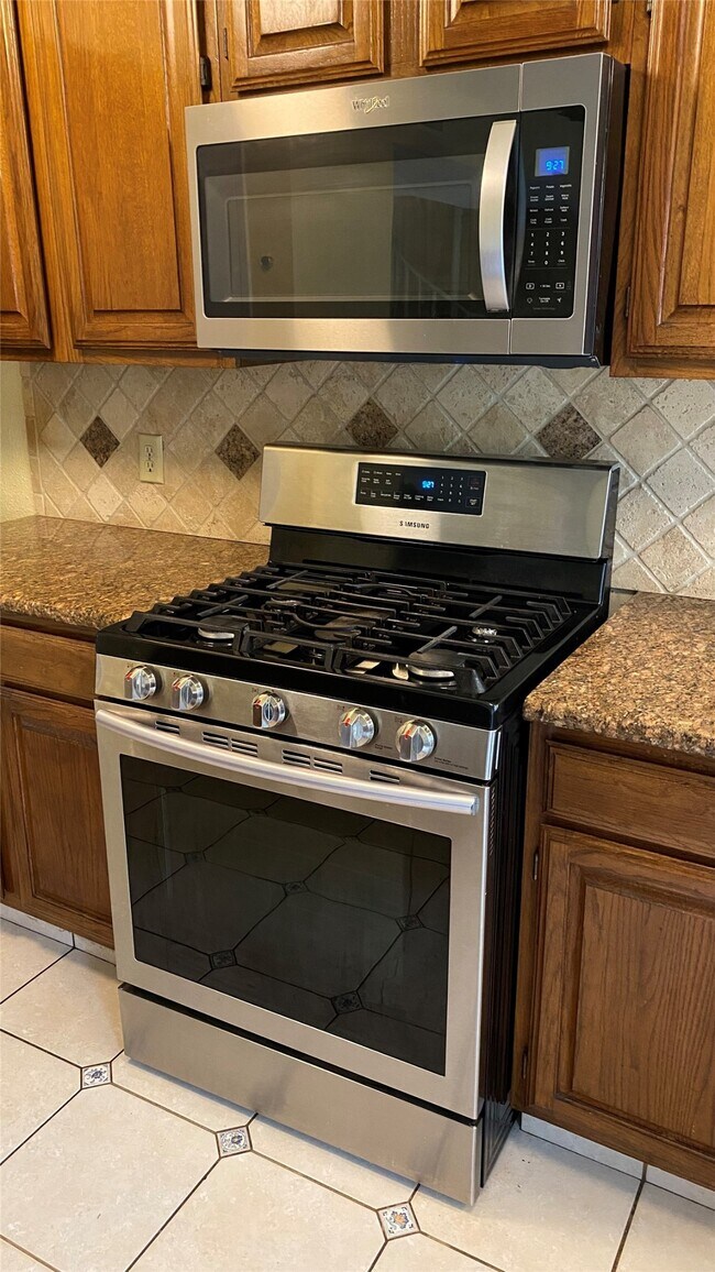 Building Photo - 1903 Brushy Creek Dr