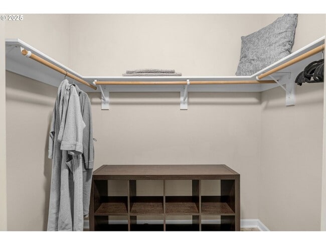 Building Photo - Beautiful Newly Renovated Spacious 3 Bedroom Home!