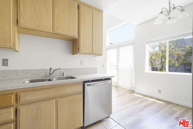 Building Photo - 22705 Del Valle St
