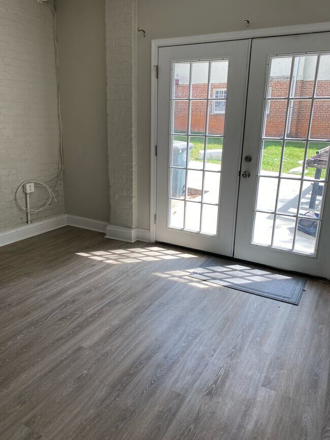 Building Photo - 2209 Rivermont Ave