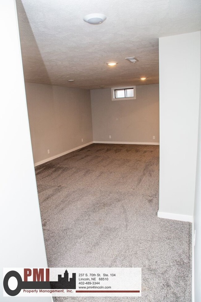 Building Photo - 820 S 38th St