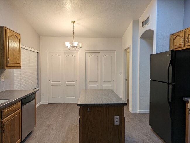 Building Photo - 2302 E Rockledge Rd
