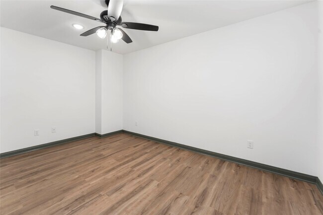 Building Photo - 7987 Chateau St