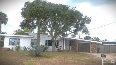 Building Photo - 3 bedrooms near the beach