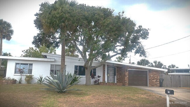 Primary Photo - 3 bedrooms near the beach