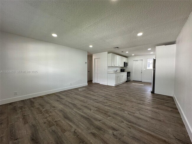 Building Photo - 116 NW 2nd Ave