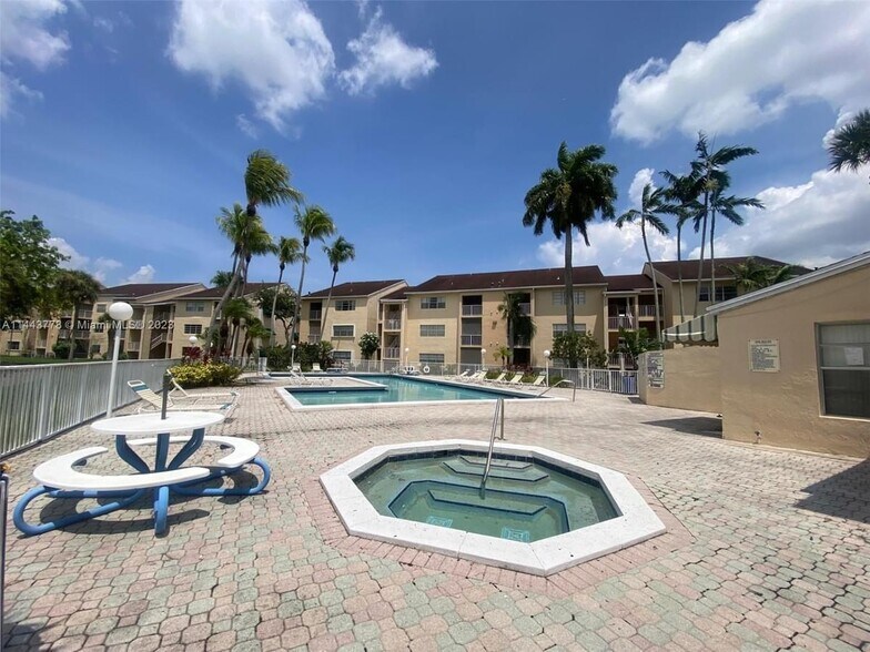 Building Photo - 15300 SW 106th Ter