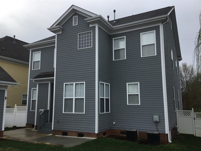 Building Photo - 15612 Waterfront Dr