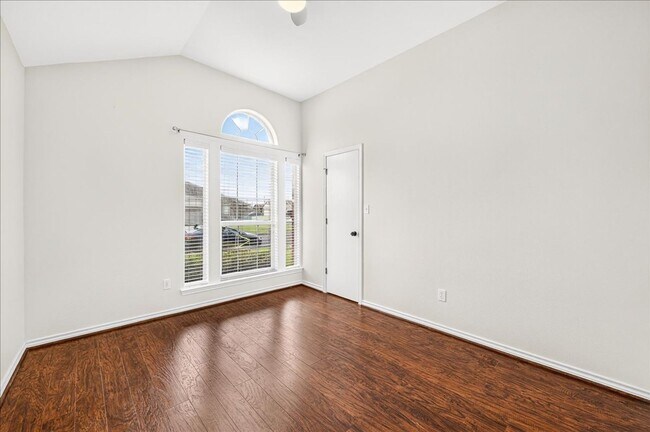 Building Photo - 3810 Los Arroyos Dr