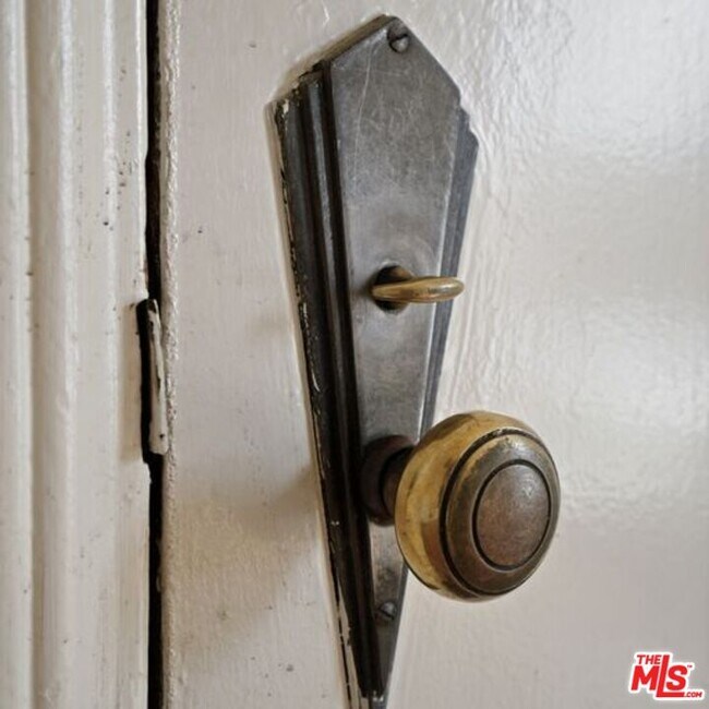 Building Photo - 1240 S Crescent Heights Blvd