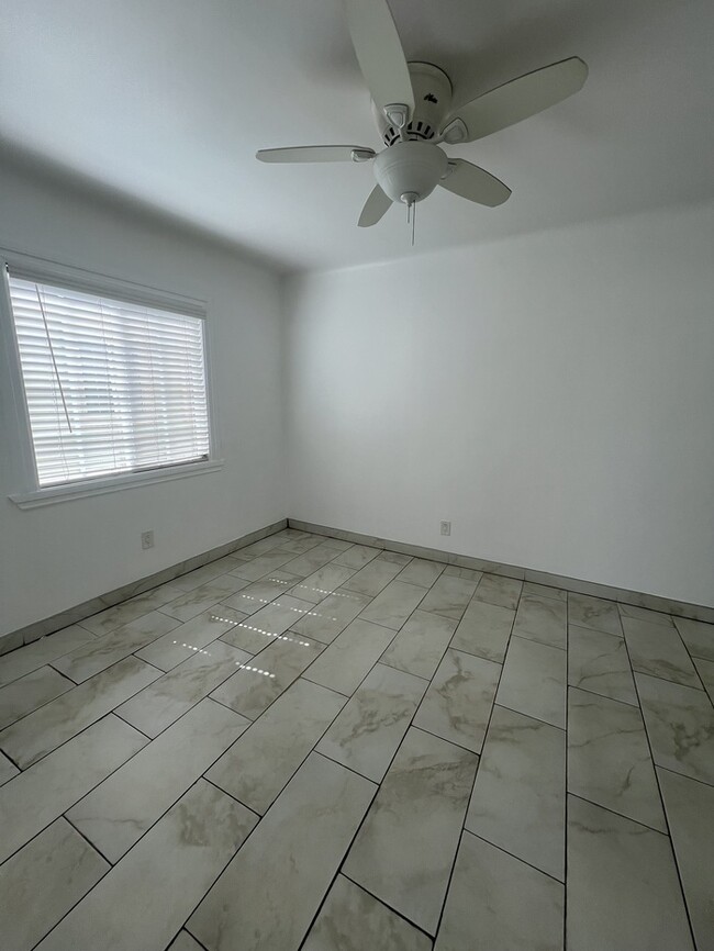 Building Photo - 1 Bedroom 1 Bathroom Apartment