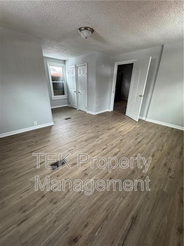 Building Photo - 5 Laser St