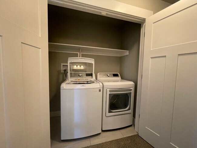 Building Photo - Move-In Ready Home in the Heart of Sandy