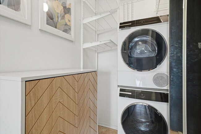 Building Photo - 405 N Wabash Ave