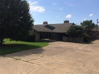 Building Photo - 4912 S Knoxville Pl