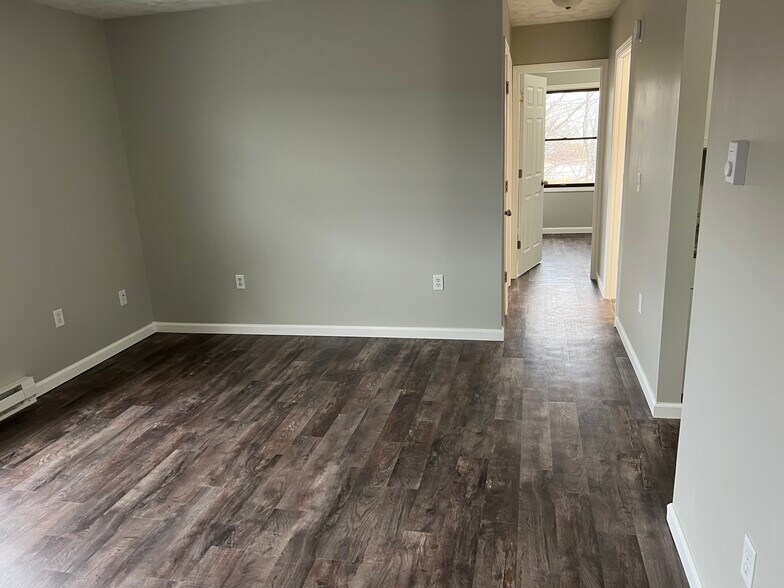 Building Photo - 605 Lakeshore Dr