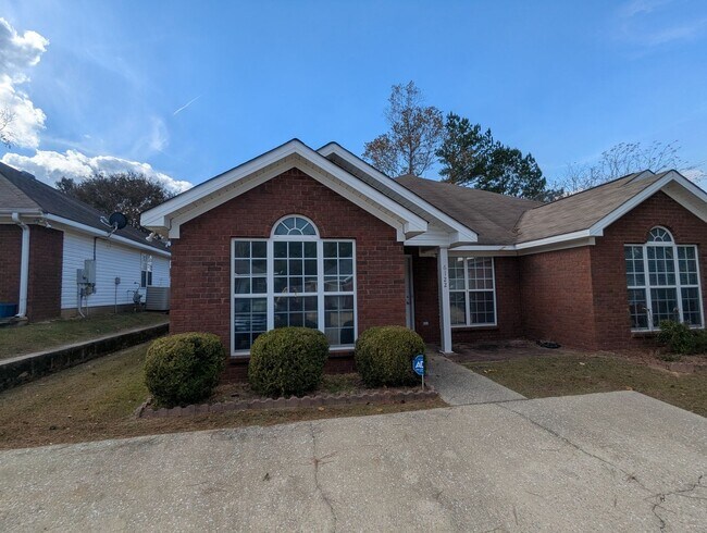 Primary Photo - Nice 2 bedroom 2 Bath Villa Available NOW