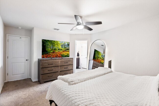 Building Photo - 5919 Hindes Stone