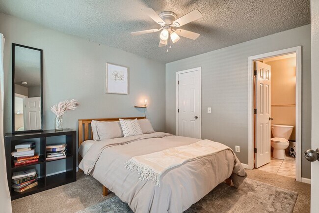 Building Photo - Beautiful 2 bed 1 bath Condo in Aurora
