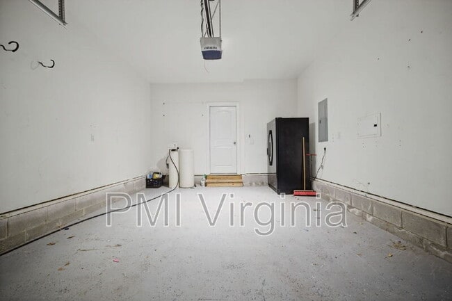 Building Photo - 810 Great Marsh Ave