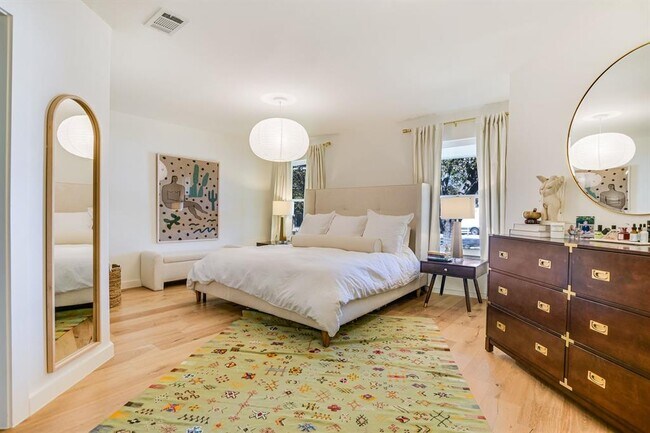 Building Photo - 3705 Alexandria Dr